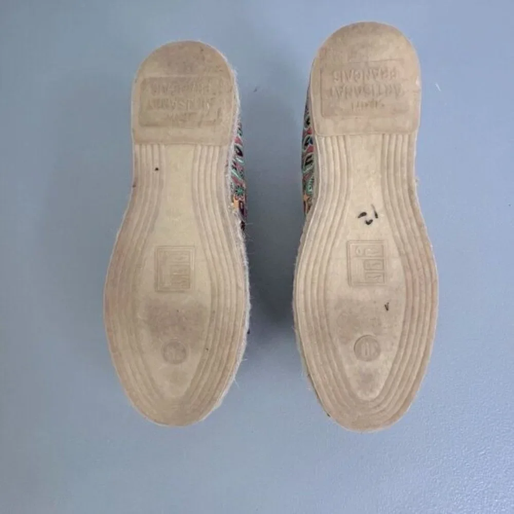LA MAISON DE L’ ESPADRILLES WOMENS SIZE 8 MULTICOLORED WITH RHINESTONES